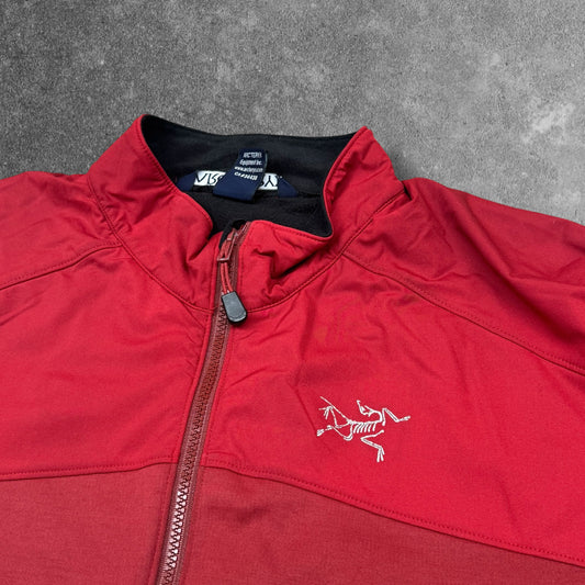 Vintage Arc red gamma mx softshell red. Xl, mark on sleeve photo 4 , hem has been repaired