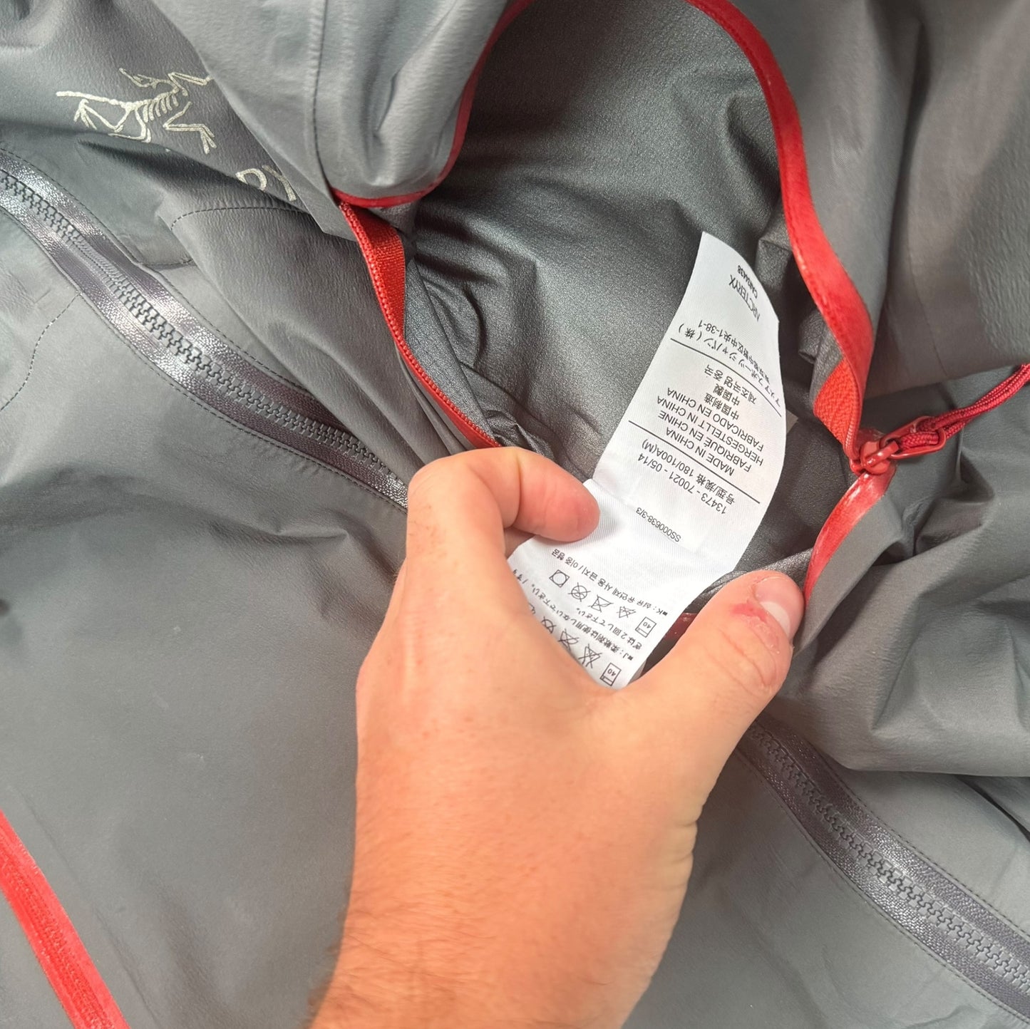 Arc’teryx Beta LT Jacket Men’s MEDIUM Grey GoreTex Pro RRP £500+