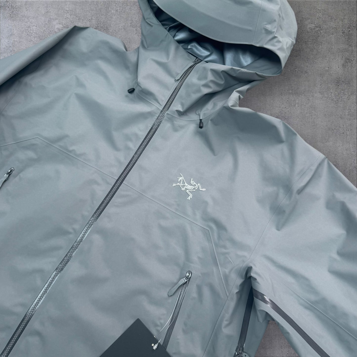 Arc’teryx Beta SL Goretex Jacket Void Colourway XL RRP £450+ BNWT