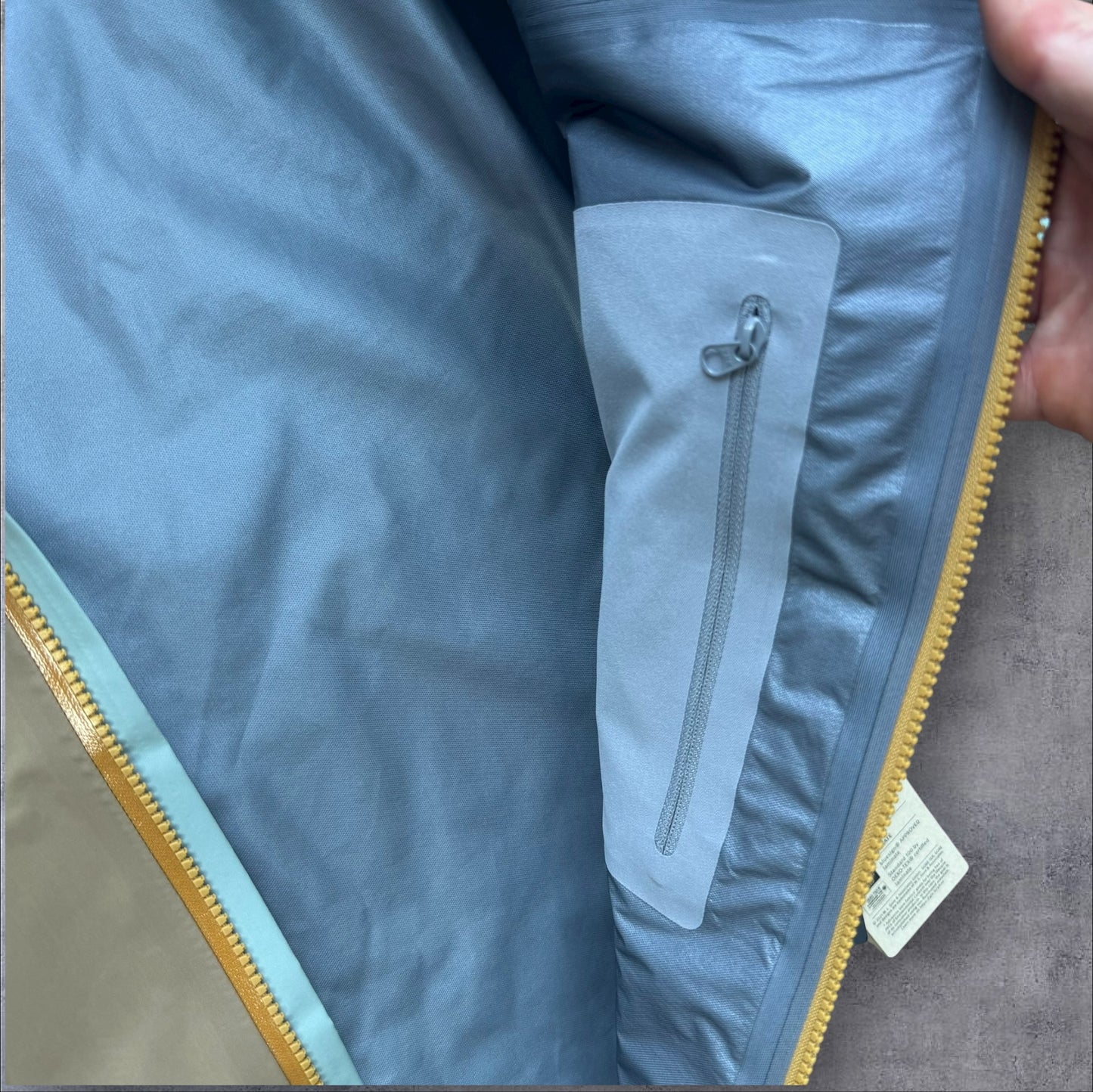 Arc’teryx Beta GORE-TEX Jacket – Medium RRP £350+