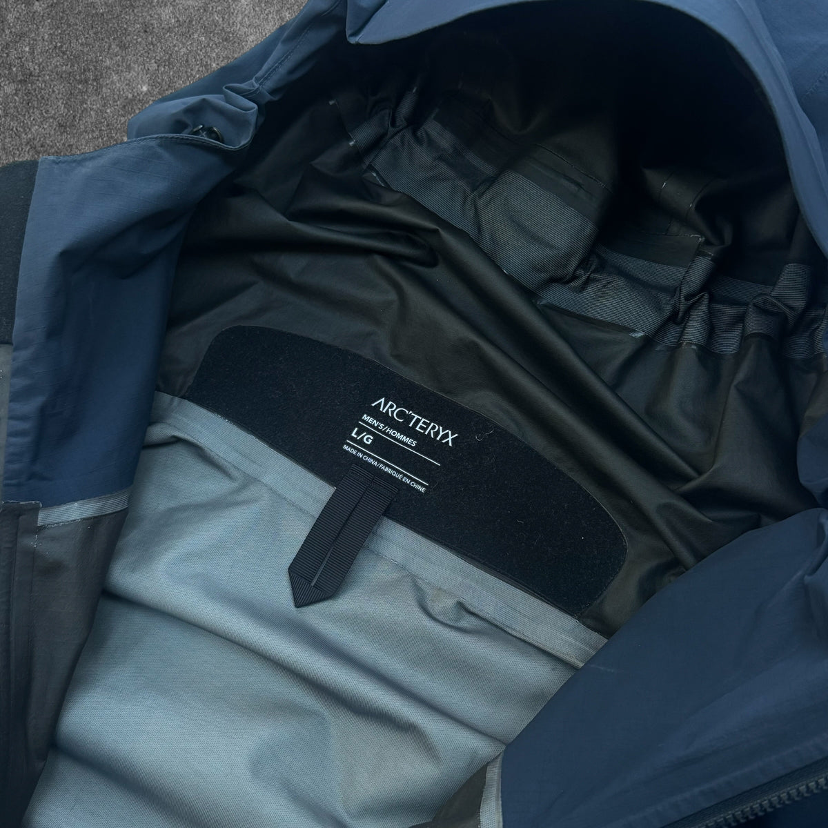 Arc'teryx Beta SL Gore-Tex Large Navy Two Tone RRP £400