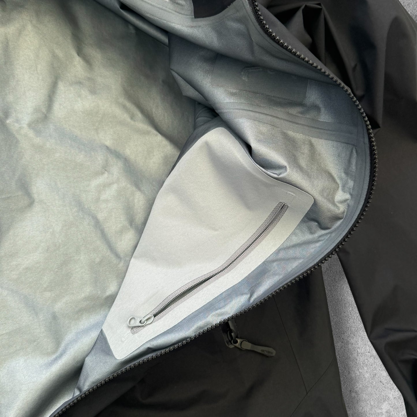 Arc'teryx Beta Gore-Tex Black Jacket Size Medium 2025 RRP £550