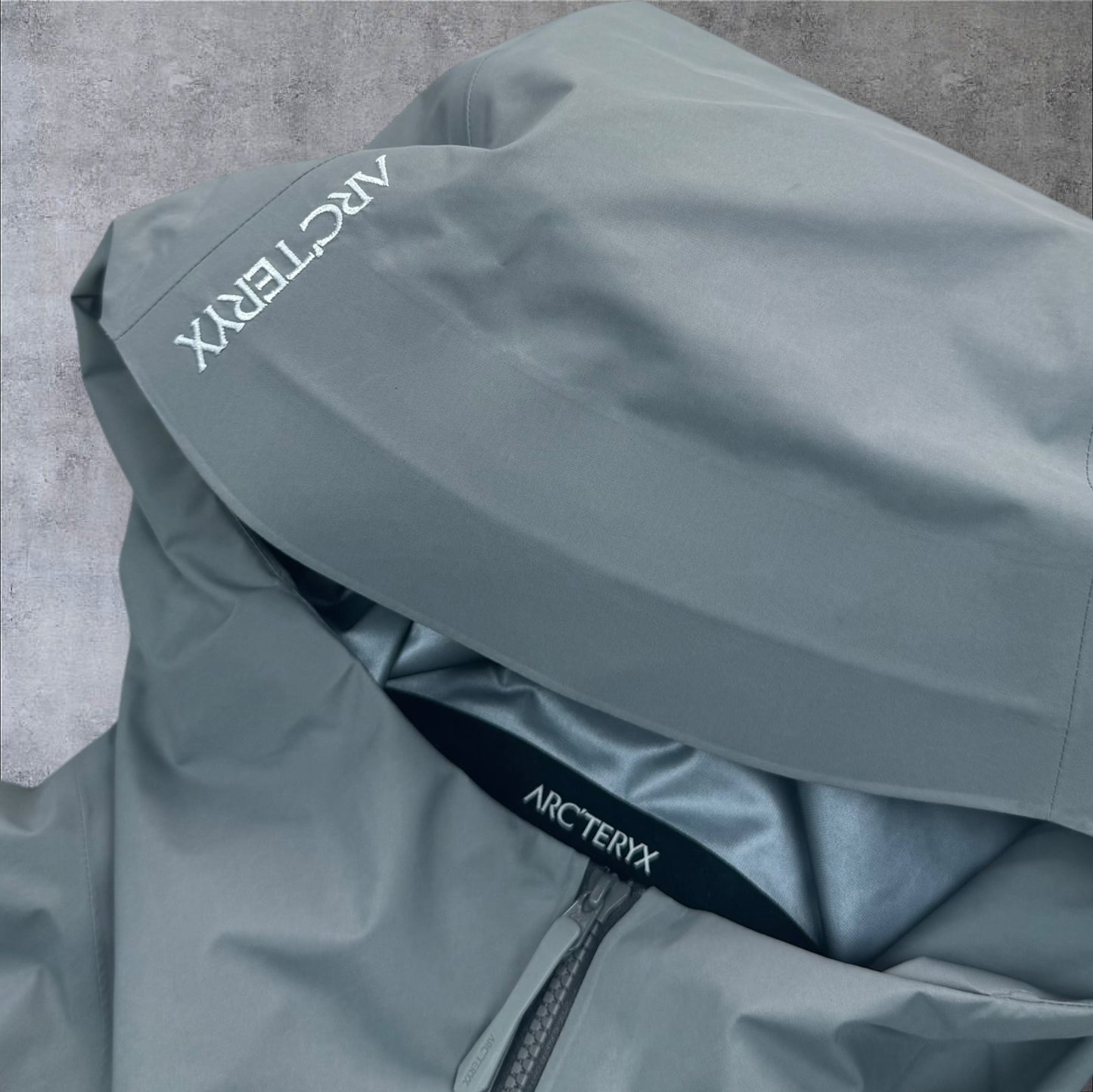 Arc’teryx Beta SL Goretex Jacket Void Colourway XL RRP £450+ BNWT