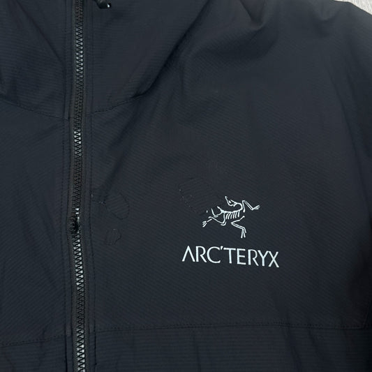 Arc'teryx Atom Jacket Black front zip and logo