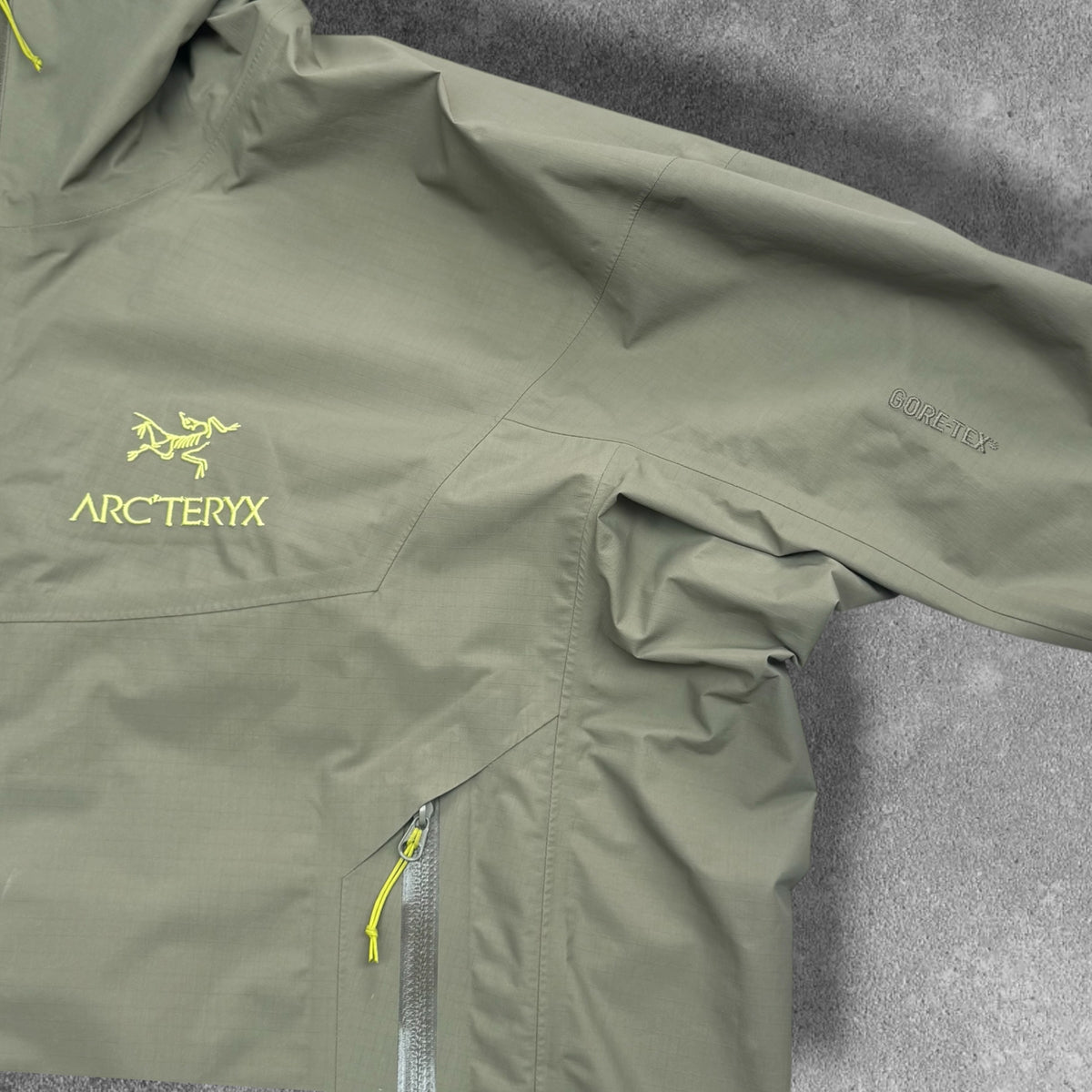 Arc'teryx Beta SL Medium Khaki Yellow Logo RRP £400