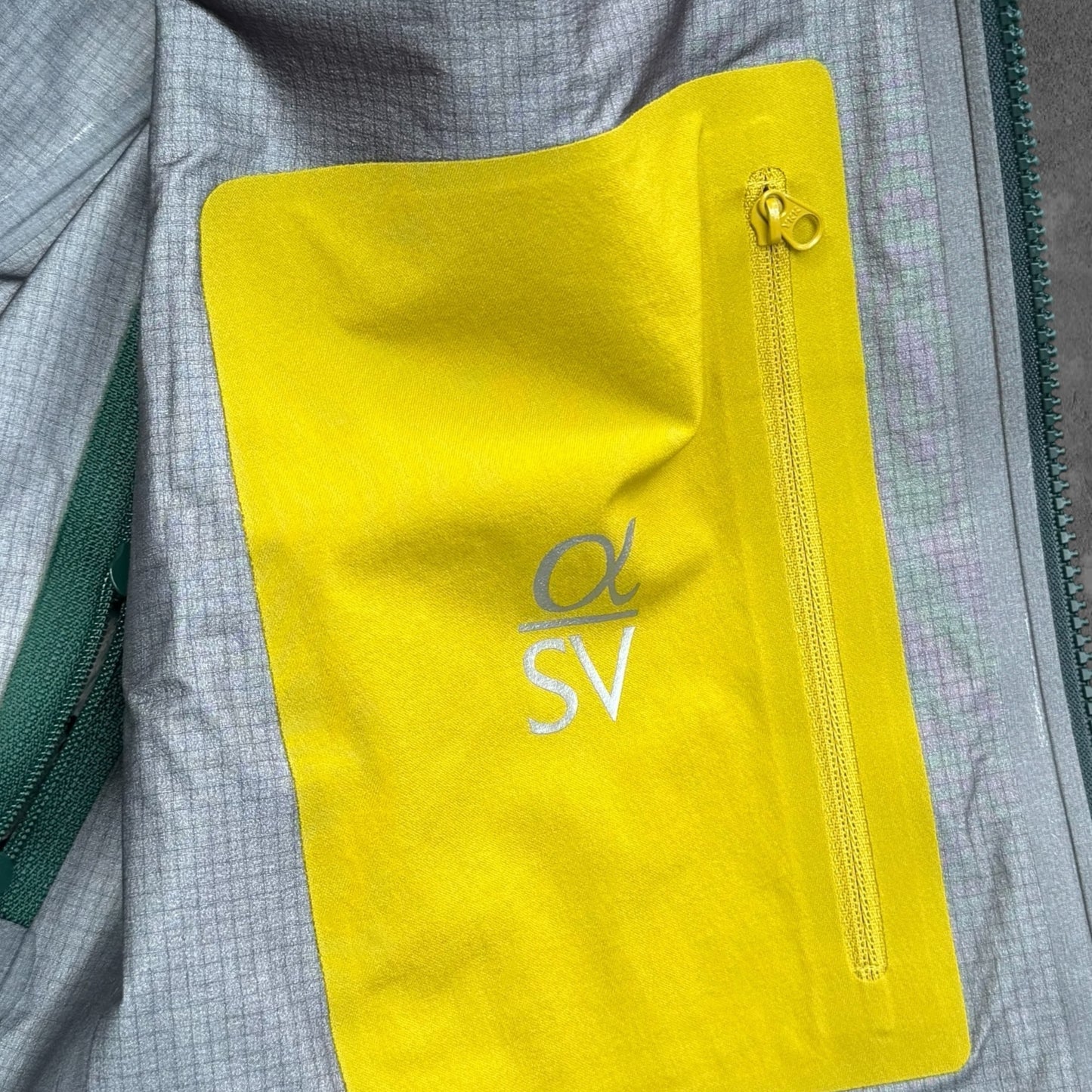 Arc'teryx Alpha SV Gore-Tex Pro Jacket Medium Green RRP £800