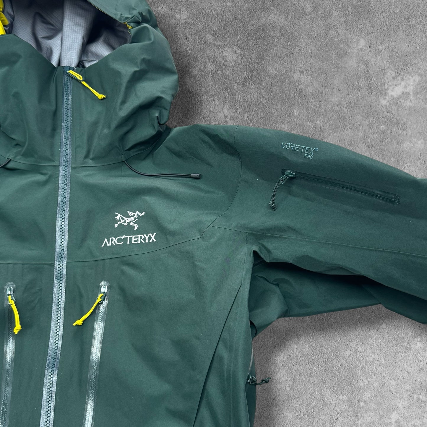 Arc'teryx Alpha SV Gore-Tex Pro Jacket Medium Green RRP £800