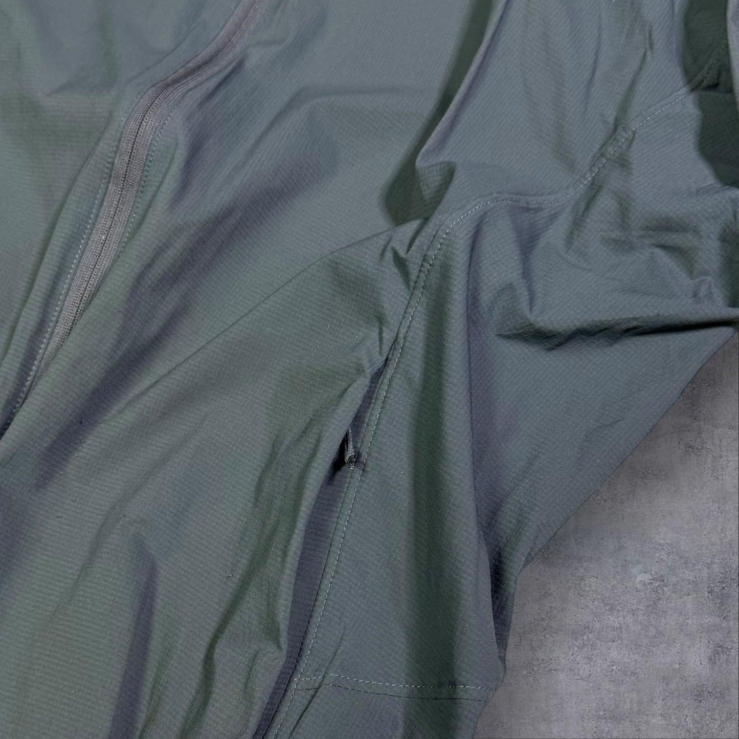 Arc’teryx Lightweight Zip Up Jacket Medium RRP £220