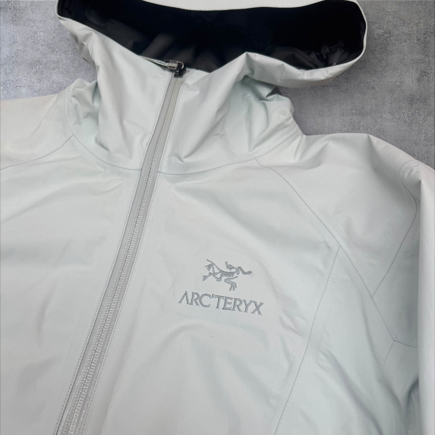 Arcteryx Women’s Large Beta SL White Goretex Jacket RRP £400