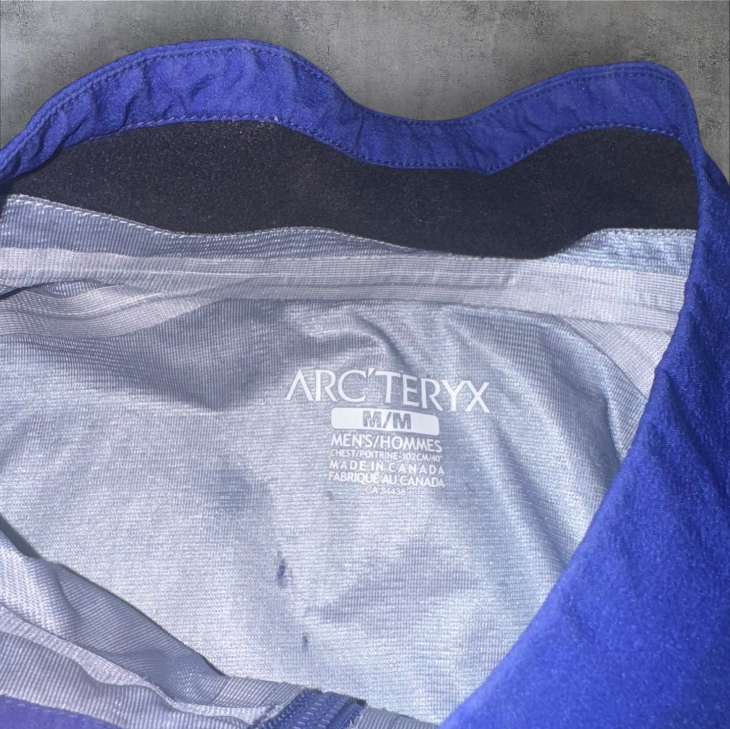 Arc’teryx Lightweight Goretex Jacket Medium Squid Ink Blue RRP £300