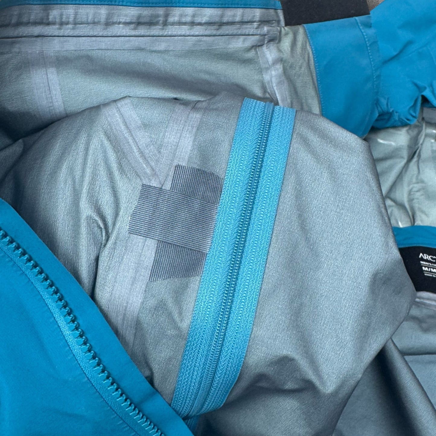 Arc'teryx Beta AR Gore-Tex Pro Jacket Blue Men's Medium RRP £650