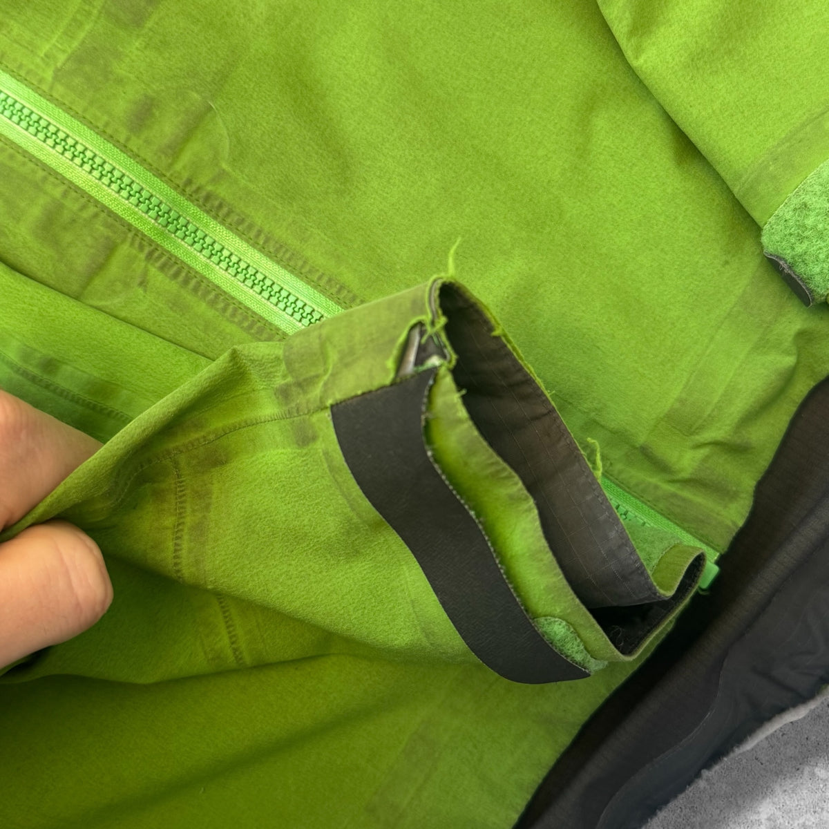 Arc'teryx Beta LT Jacket Gore-Tex Pro Green Men's Large RRP £550