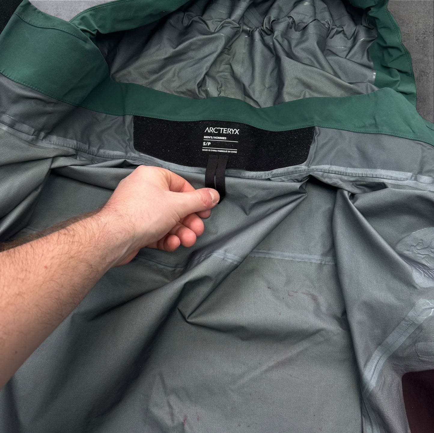 Arc’teryx Beta AR Jacket Mens Small 2023 Dark Emerald RRP £550