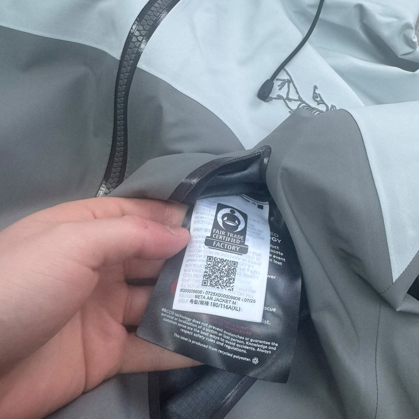 Arcteryx Beta AR Gore Tex Pro Jacket Size XL Void Colourway RRP £600