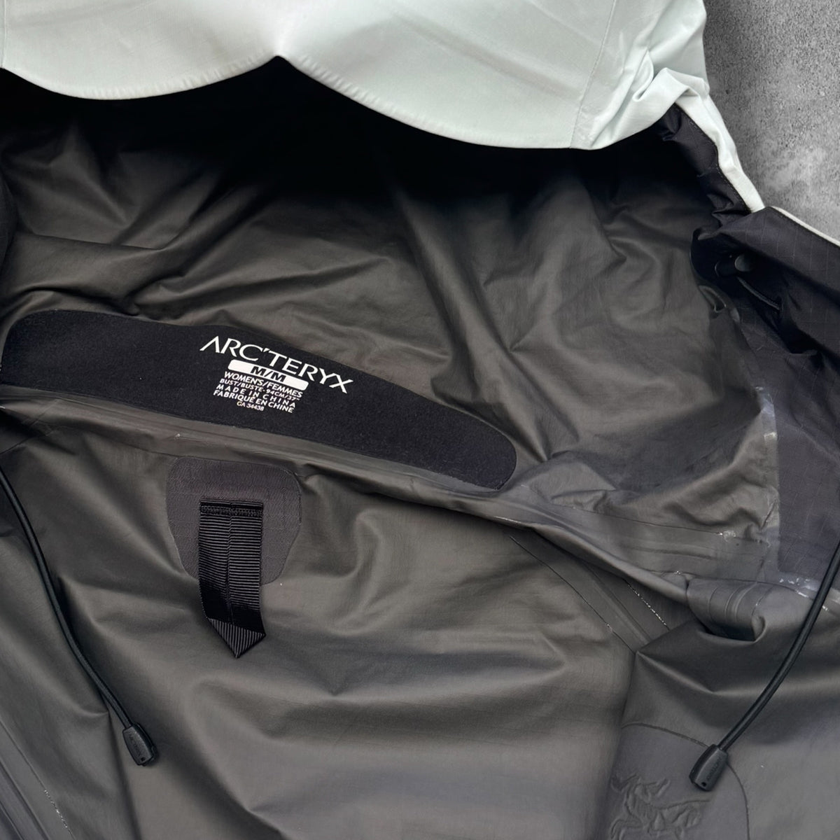 Arc'teryx Beta Gore-Tex Jacket Women's Medium White RRP £400