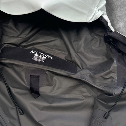 Arc'teryx Beta Gore-Tex Jacket Women's Medium White RRP £400