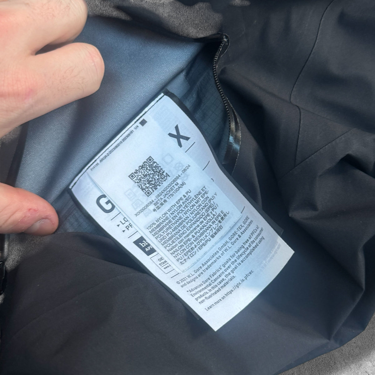Arc'teryx Beta Gore-Tex Jacket Medium Black 2024 RRP £400
