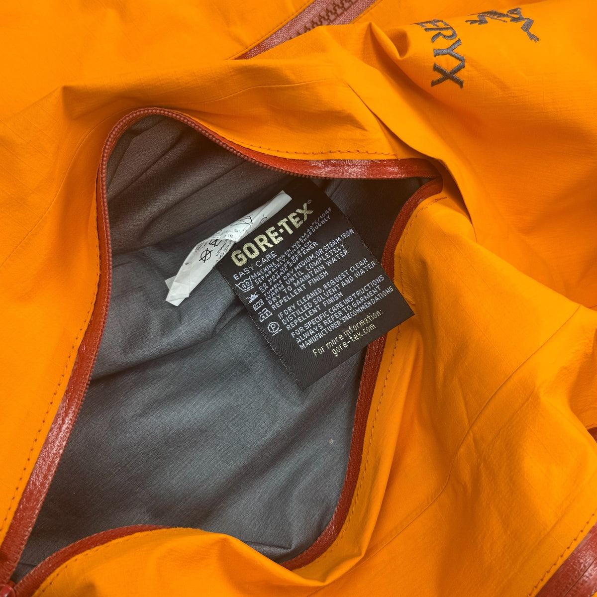 Vintage Arc'teryx Beta AR Large Blaze Gore-Tex Pro RRP £650