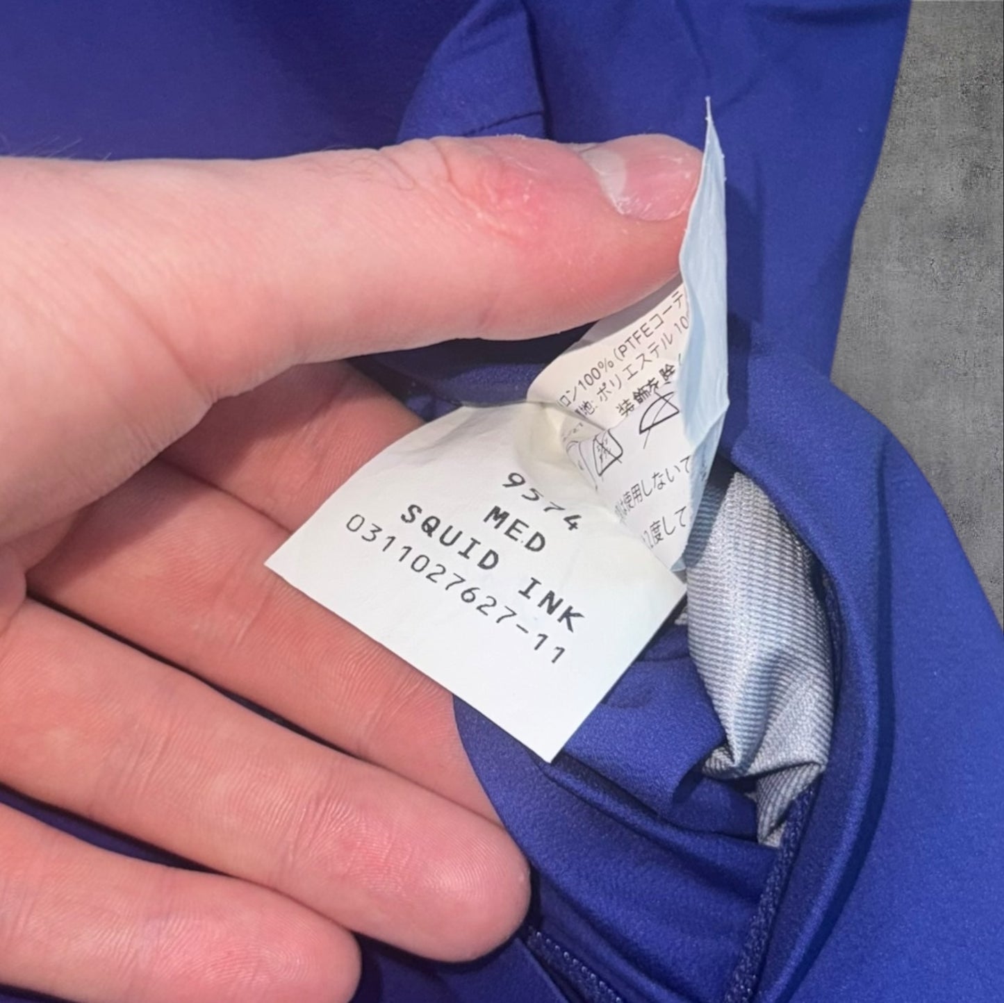 Arc’teryx Lightweight Goretex Jacket Medium Squid Ink Blue RRP £300