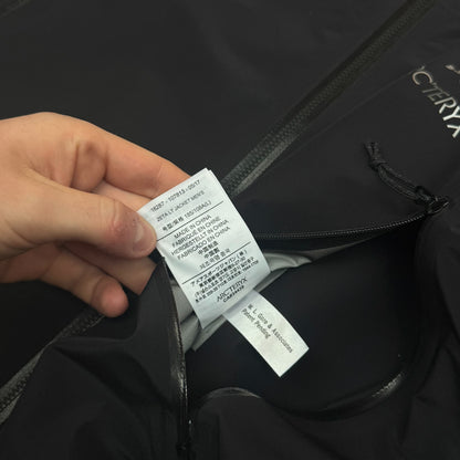 Arc'teryx Zeta LT Gore-Tex Large Dark Charcoal Grey RRP £400