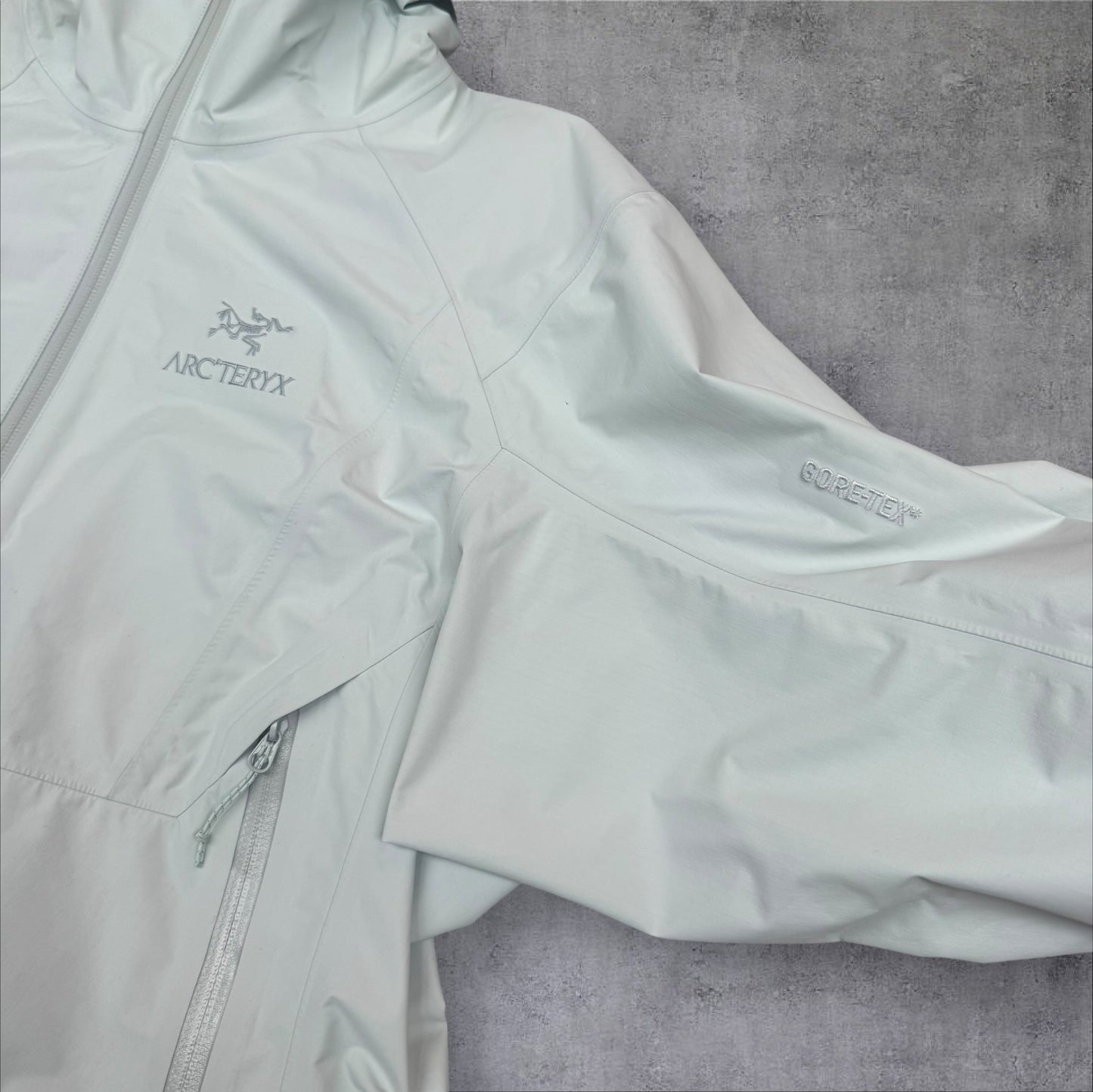 Arcteryx Women’s Large Beta SL White Goretex Jacket RRP £400