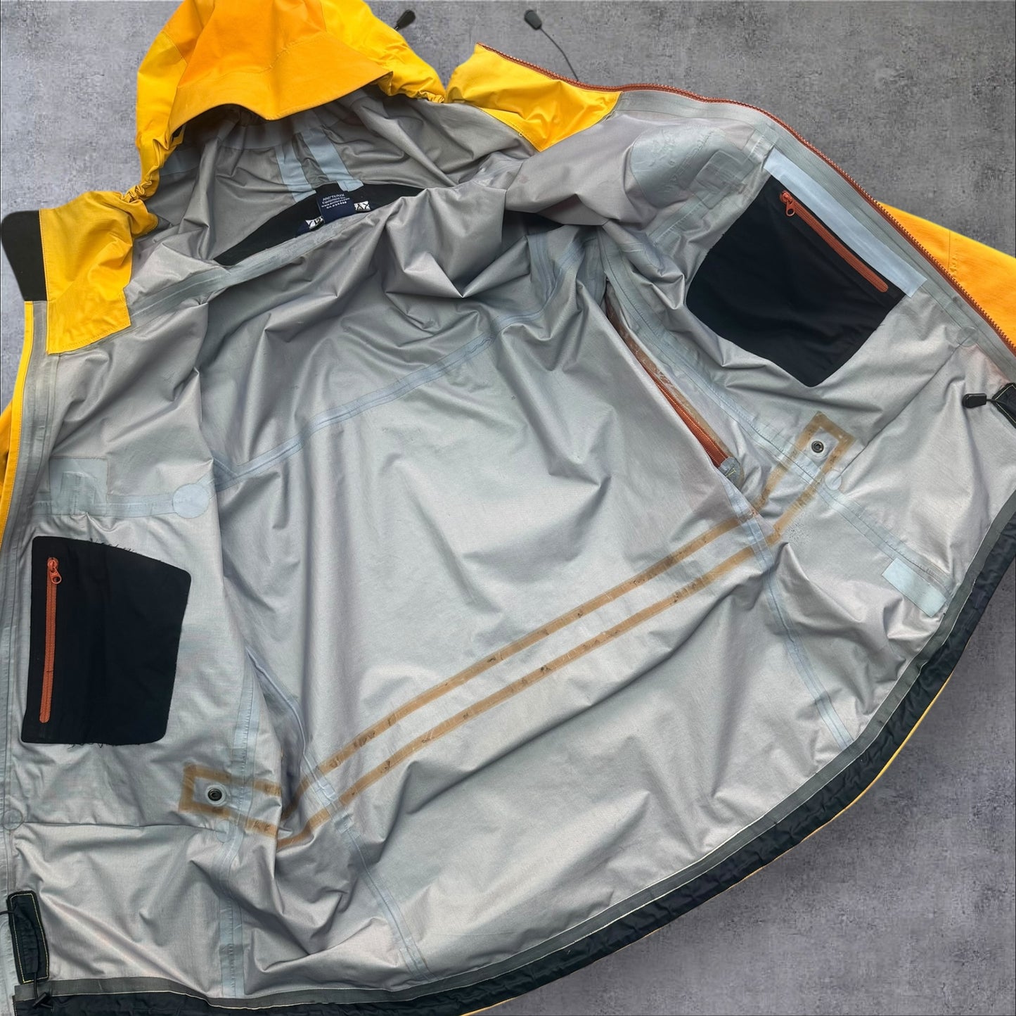 Vintage Arc’teryx Alpha SV Jacket RRP £750+