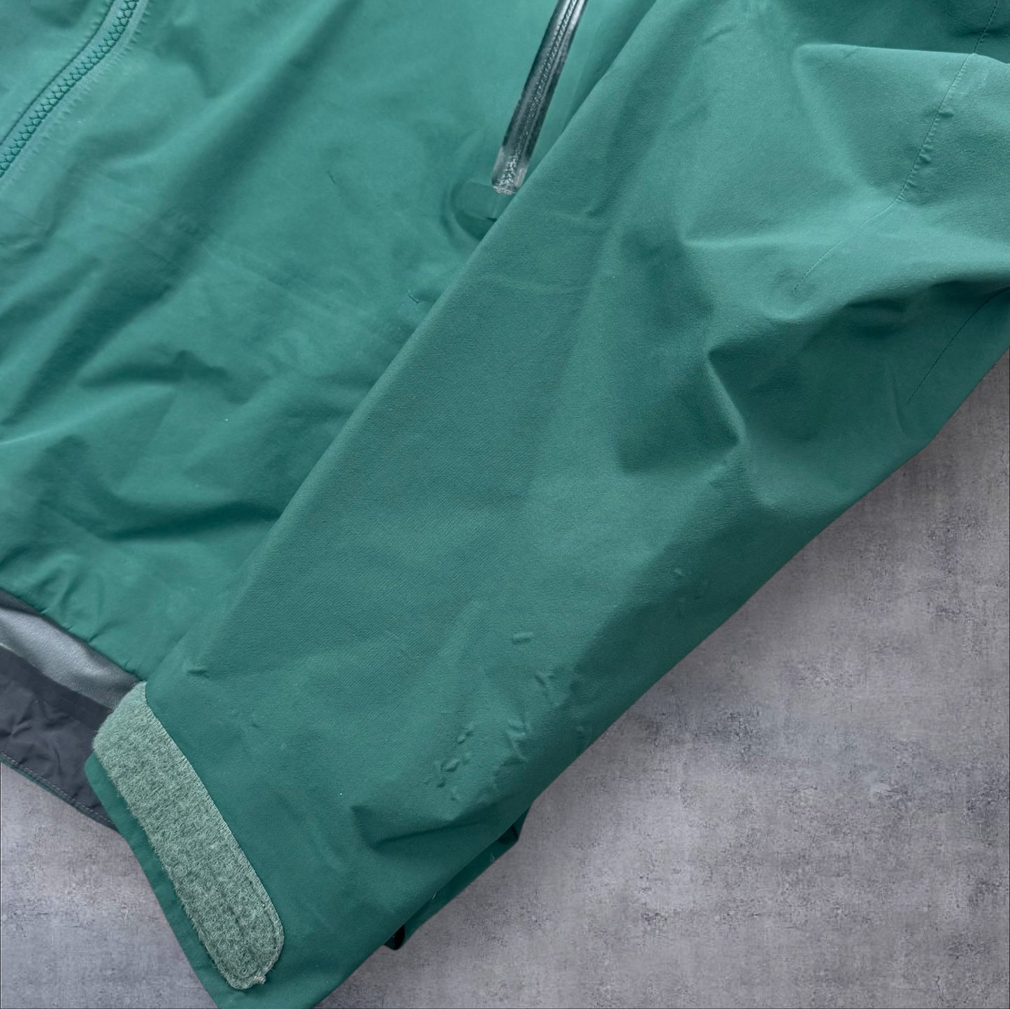 Arc’teryx Beta AR Jacket Mens Small 2023 Dark Emerald RRP £550