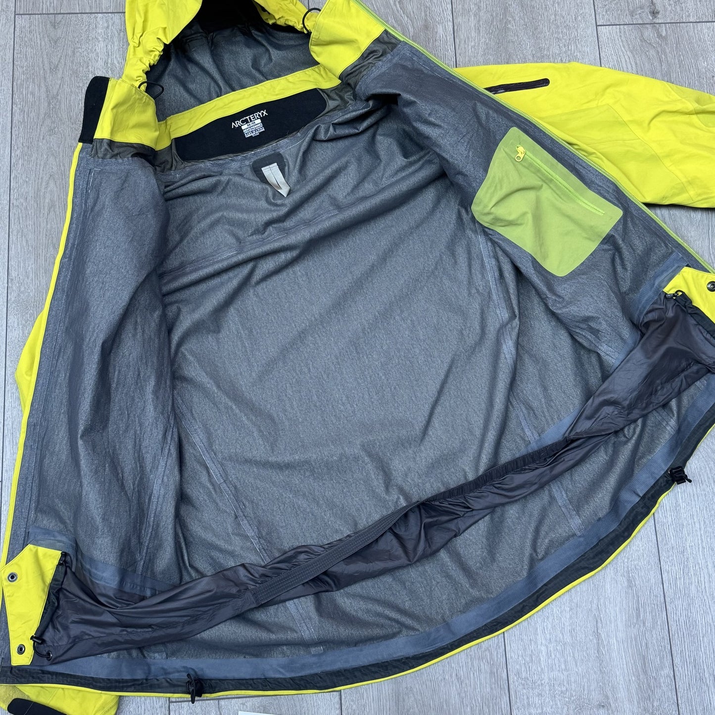 Arc'teryx Goretex Jacket Medium Yellow RRP £350