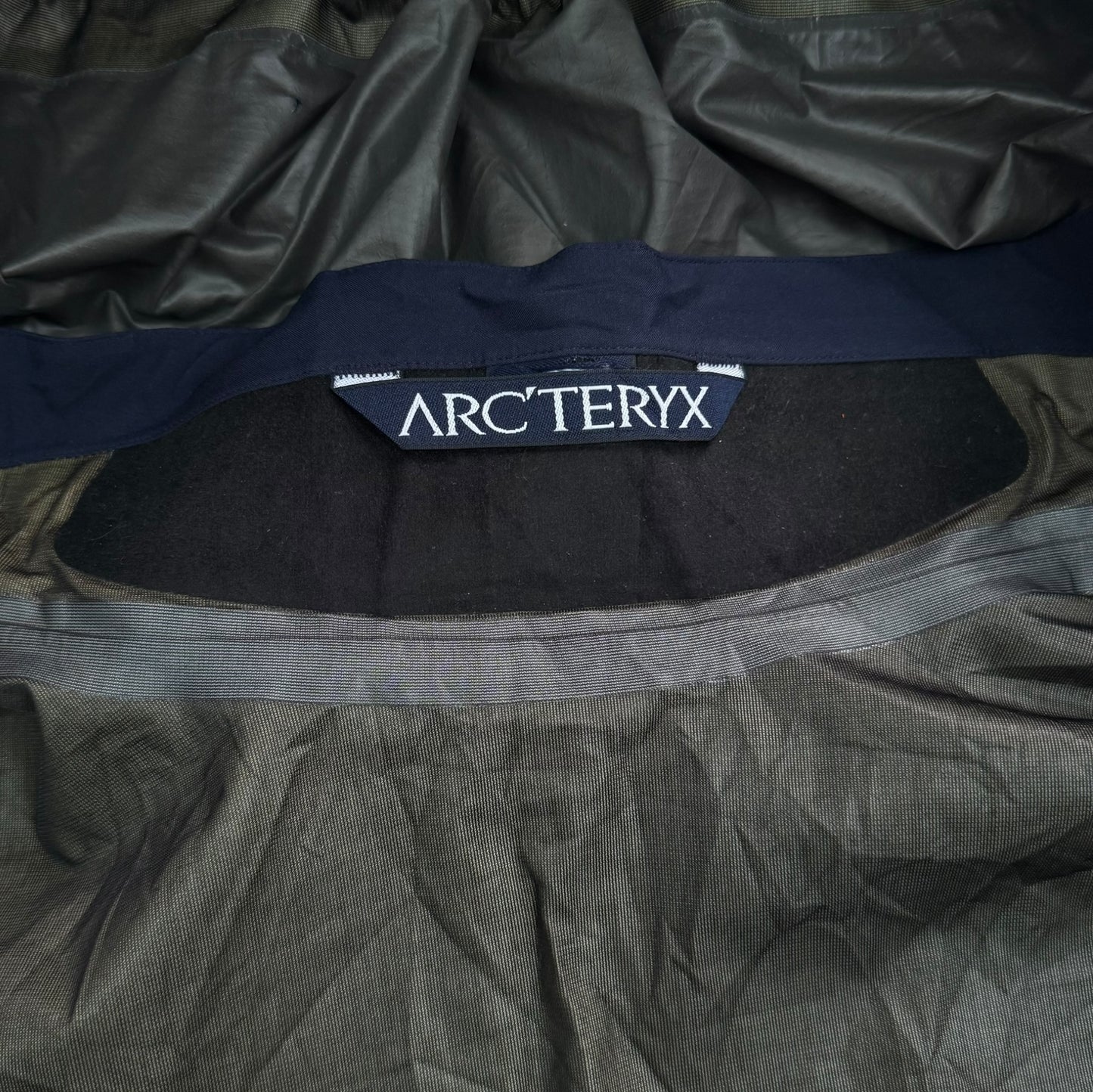 Vintage Arc’teryx Beta AR Goretex Jacket Dark Navy Large RRP £550