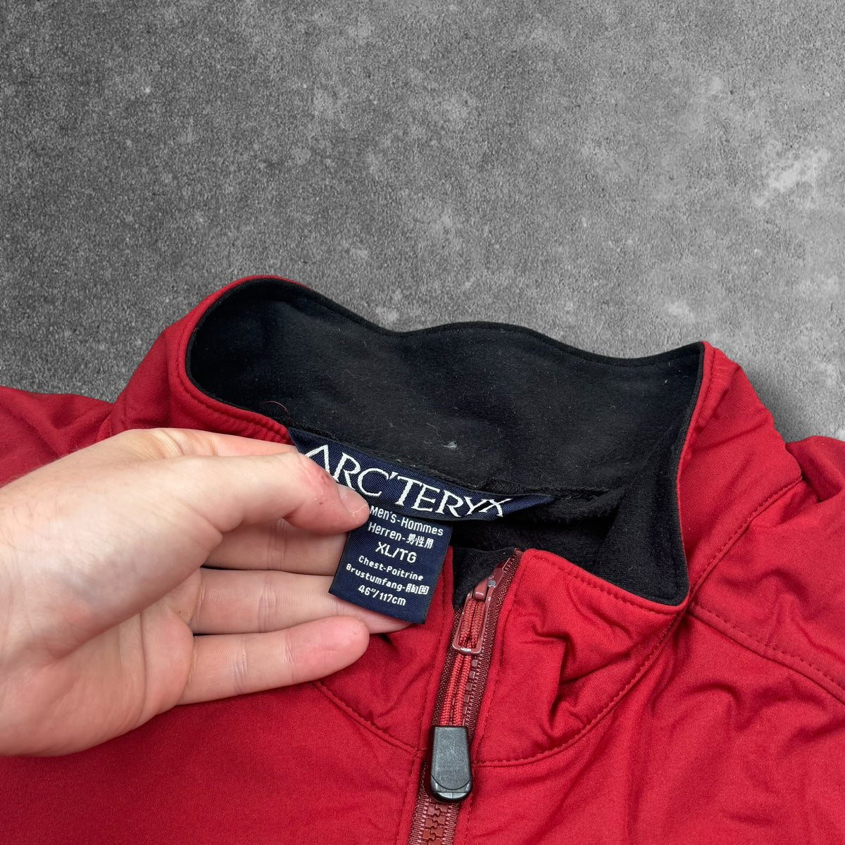 Vintage Arc red gamma mx softshell red. Xl, mark on sleeve photo 4 , hem has been repaired