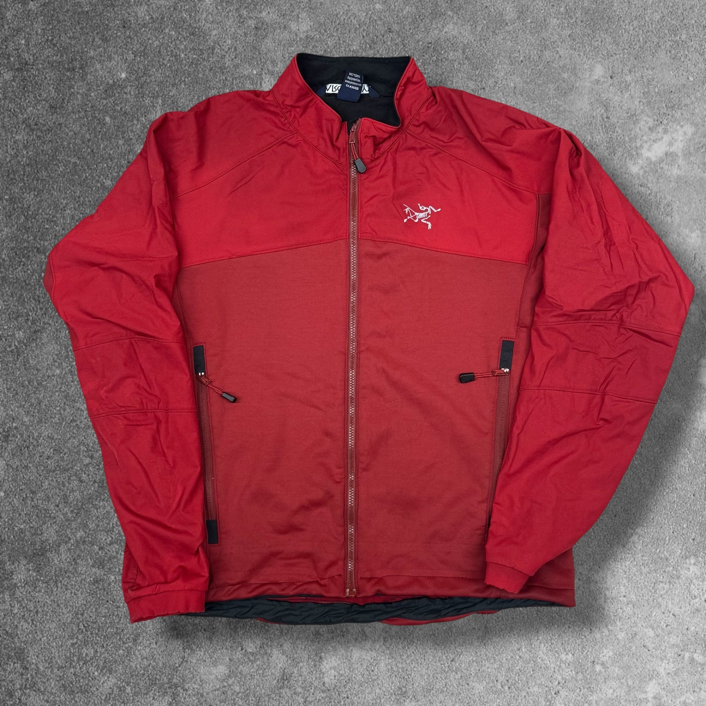 Vintage Arc red gamma mx softshell red. Xl, mark on sleeve photo 4 , hem has been repaired