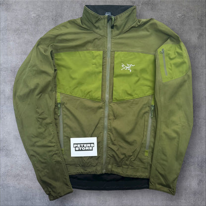 Vintage Arc’teryx Gamma MX Jacket – Medium Green RRP £300+