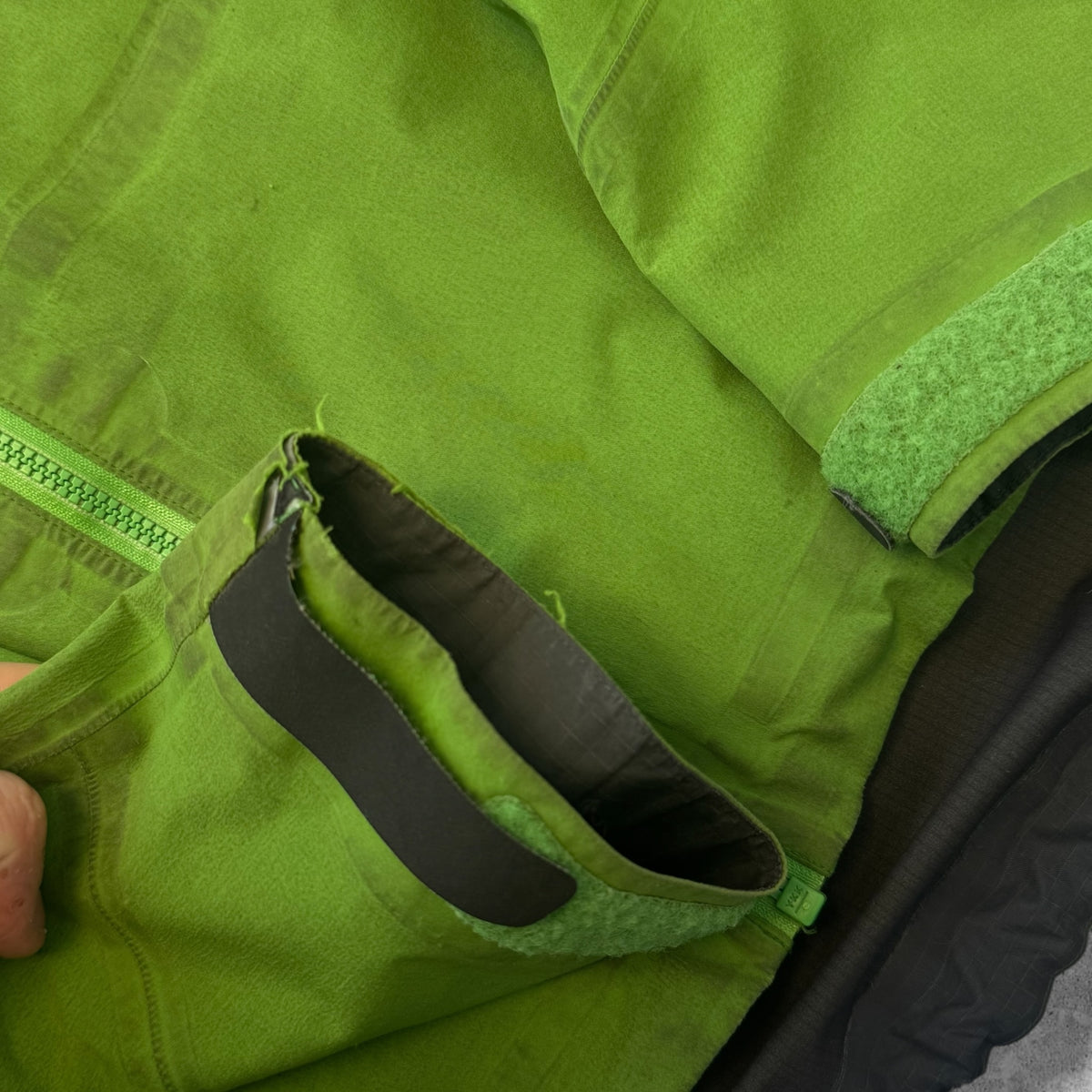 Arc'teryx Beta LT Jacket Gore-Tex Pro Green Men's Large RRP £550