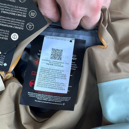 Arc’teryx Beta GORE-TEX Jacket – Medium RRP £350+