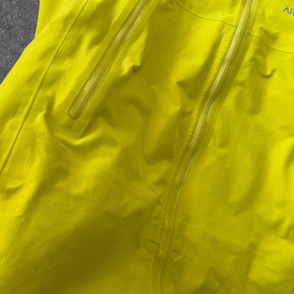 Arc'teryx Beta LT Gore-Tex Pro Women's Large Yellow RRP £550