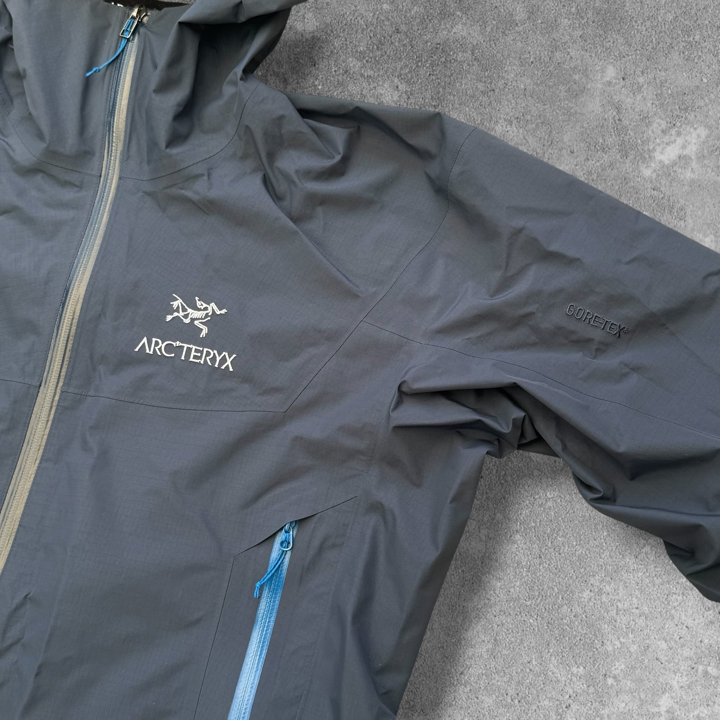 Arc'teryx Beta SL Gore-Tex Navy Jacket Size Medium RRP £550