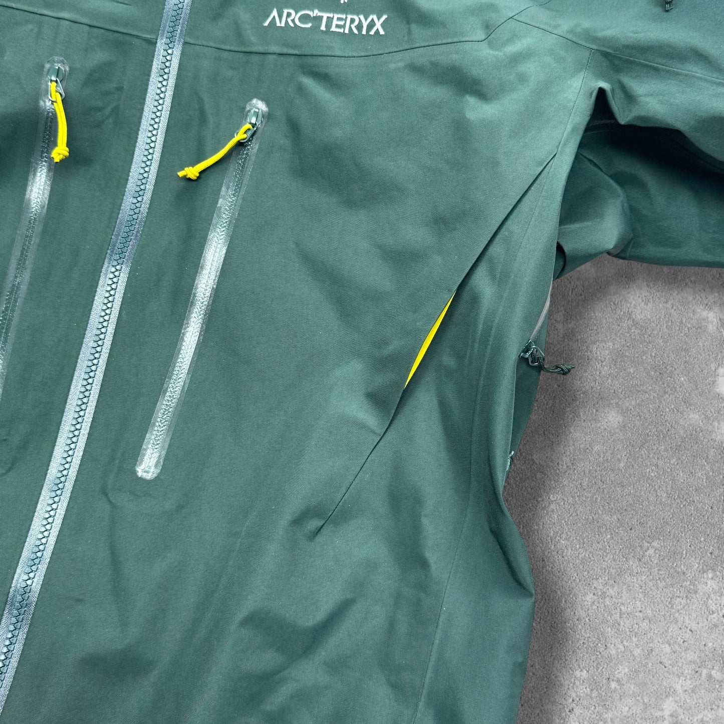 Arc'teryx Alpha SV Gore-Tex Pro Jacket Medium Green RRP £800