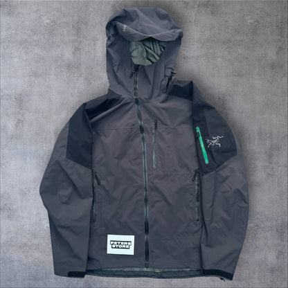 Arc’teryx Gore-Tex Ski Jacket – Large RRP £650