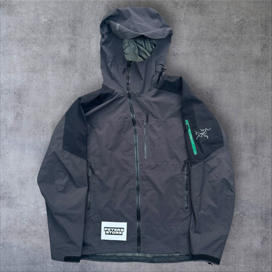 Arc’teryx Gore-Tex Ski Jacket – Large RRP £650
