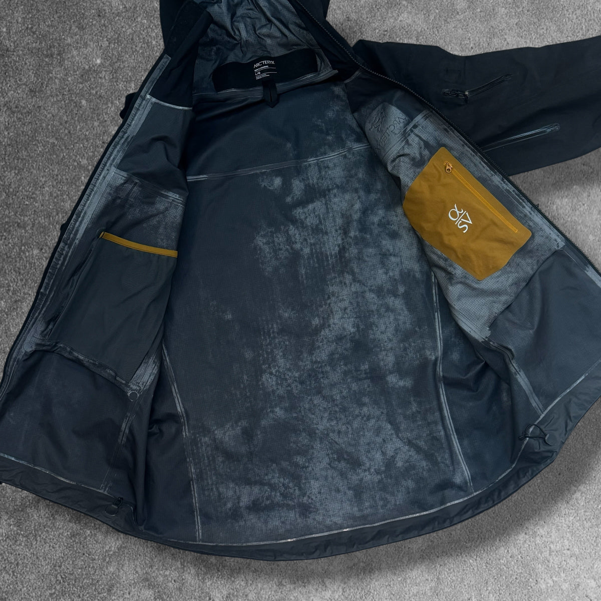 Arc'teryx Alpha SV 24K Gold Men's Large Gore-Tex Pro RRP £800