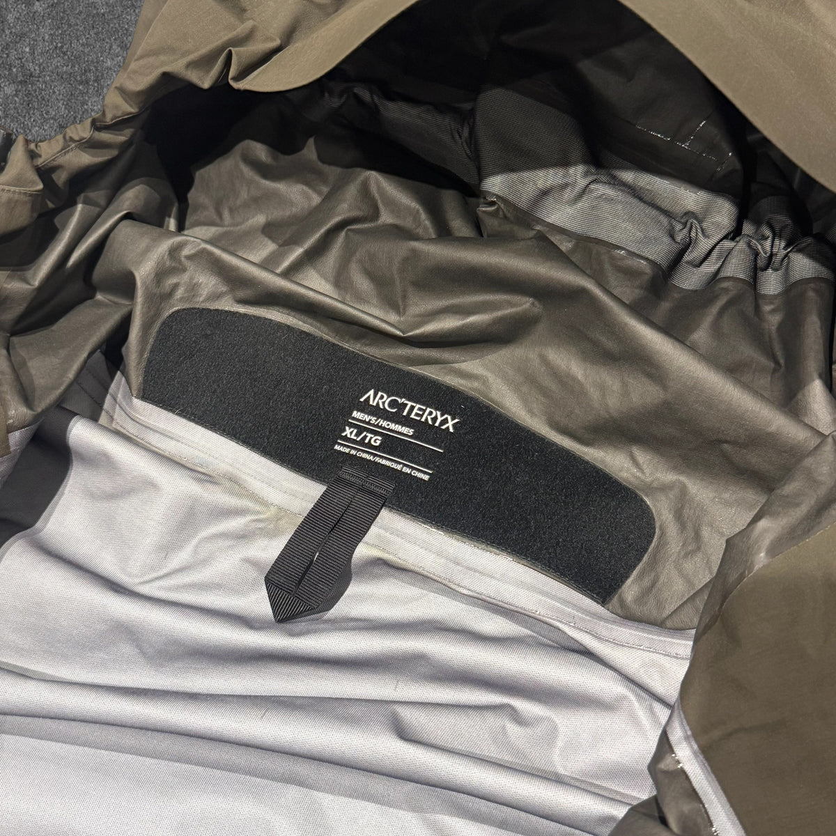 Arc'teryx Beta SL Hybrid Jacket neck label