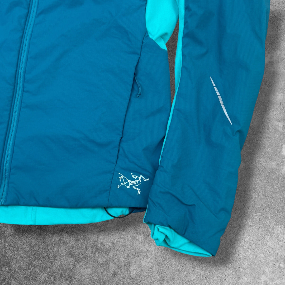 Arc'teryx Insulated Jacket Blue logo detail