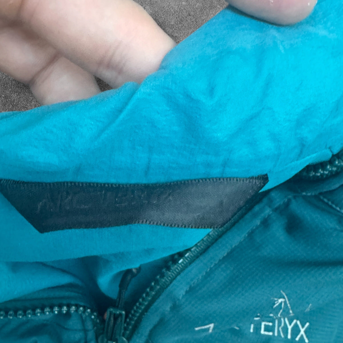 Arc'teryx Atom Jacket Blue neck tag
