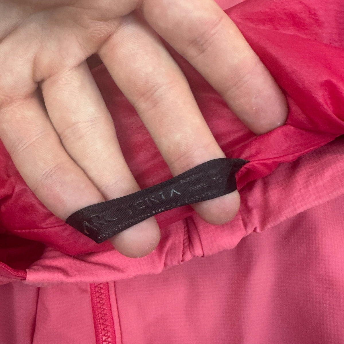 Arc'teryx Atom Jacket Pink neck tag