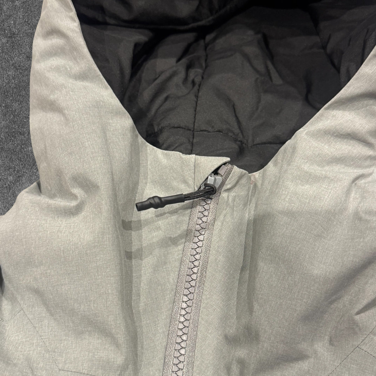 Arc'teryx Radsten Insulated Jacket zip toggle