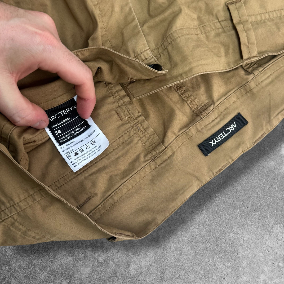 Arc'teryx Stowe Cargo Shorts 34W (Large) Beige Tan RRP £80