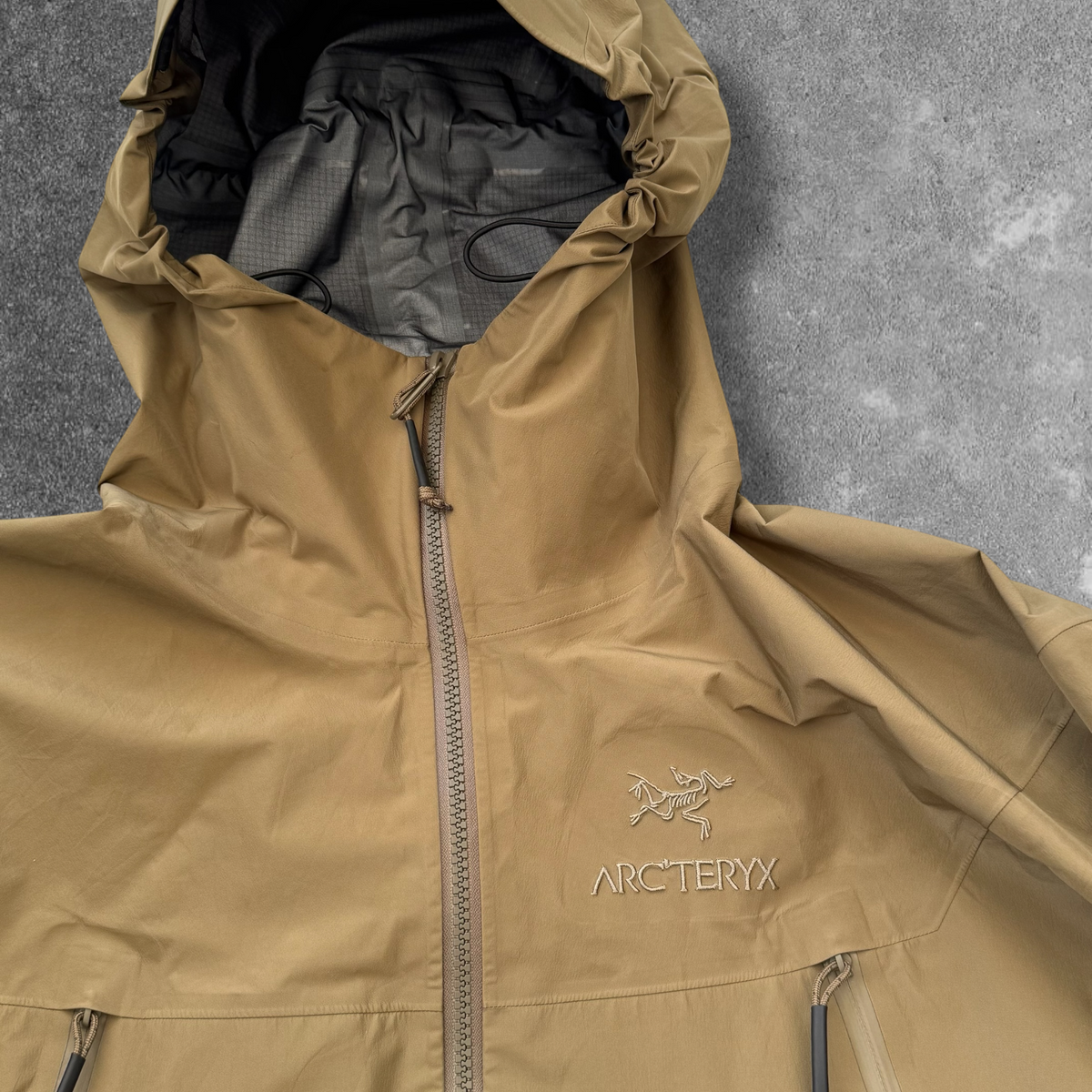 Arc'teryx LEAF Alpha LT Gen 2 Jacket Crocodile Medium Gore-Tex Pro