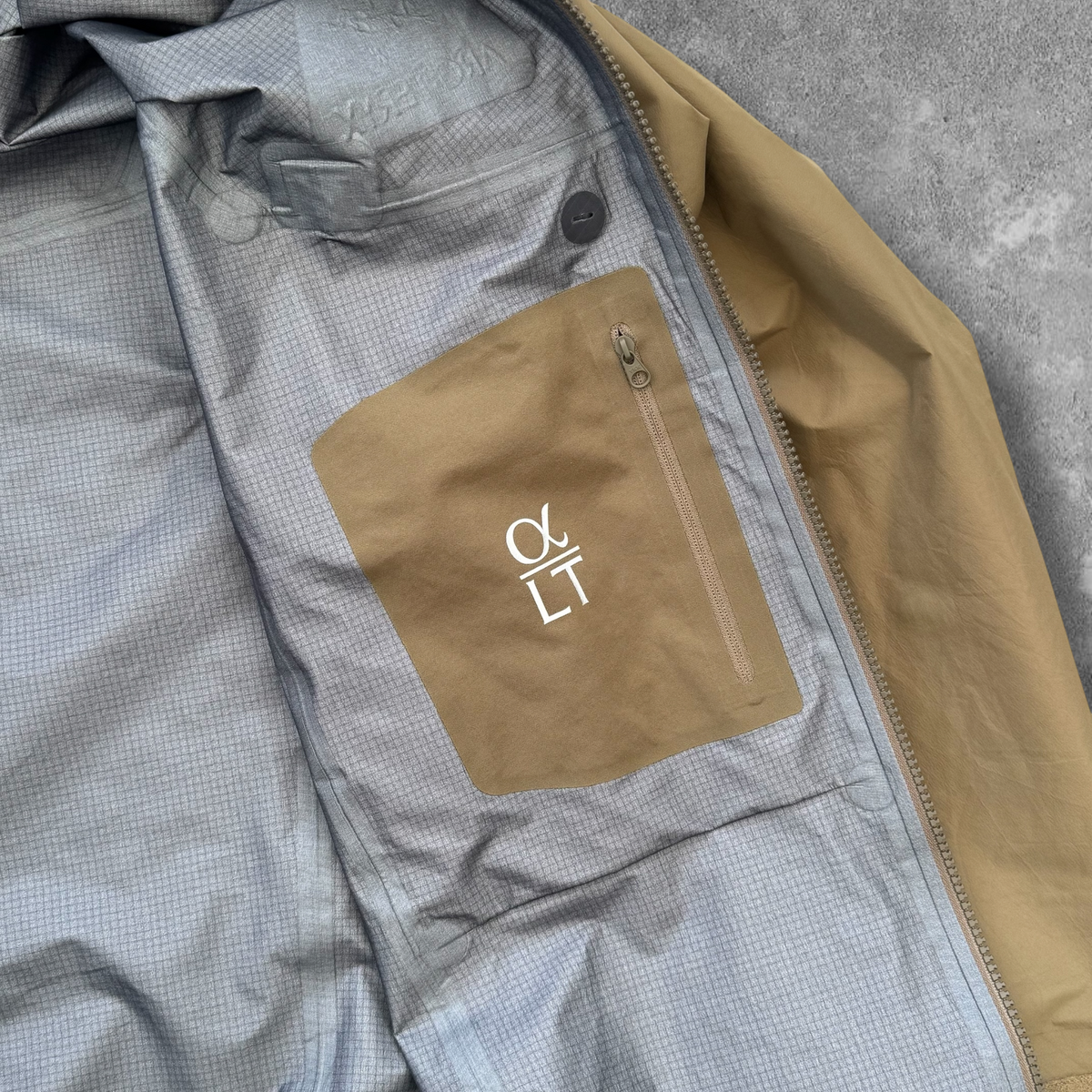 Arc'teryx LEAF Alpha LT Gen 2 Jacket Crocodile Medium Gore-Tex Pro